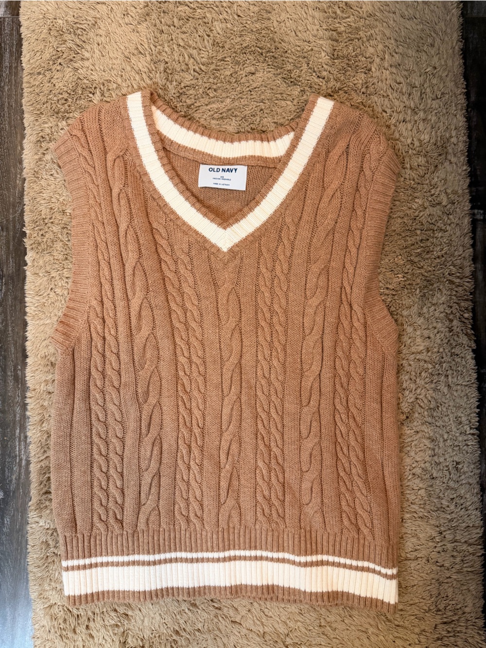 Old Navy Cable Knit Sleeveless Sweater Vest in Tan with White Trim